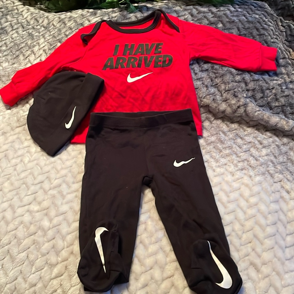 ❤️S❤️O❤️L❤️D❤️SOLD❤️SOLD❤️ NIKE 3 piece “I Have Arrived” Red, Black pants, Top, - Picture 1 of 13